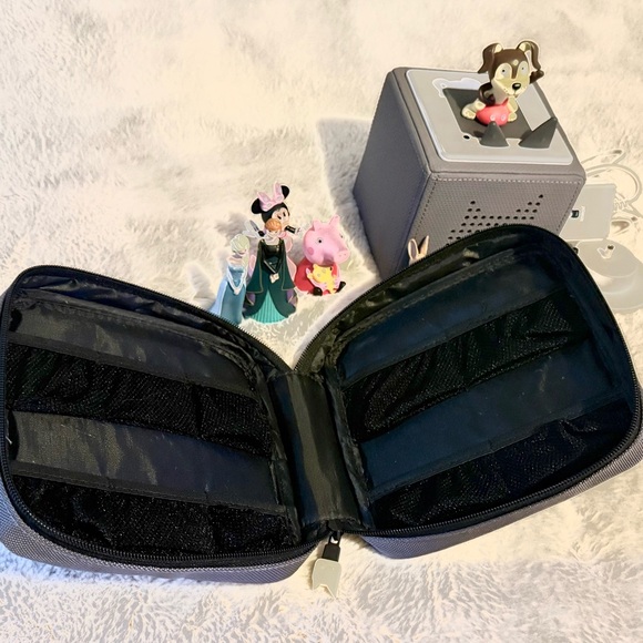 Toniebox Starter Set in Grey with Case and 6 Additional Tonies -Like New $225 - Picture 6 of 6